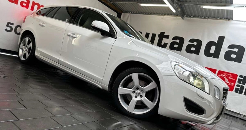 Volvo V60 cena 51900 przebieg: 111442, rok produkcji 2010 z Brzeg małe 781